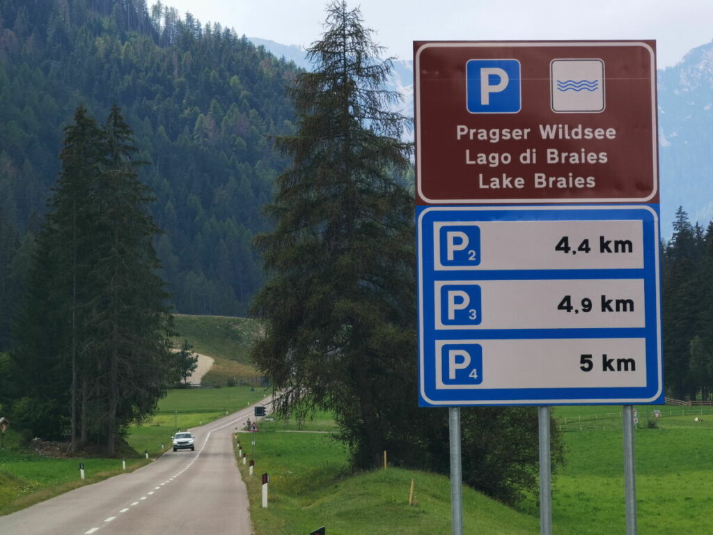 Diese Straße durch Pragsertal ist die einzige Pragser Wildsee Anfahrt mit dem Auto oder Bus