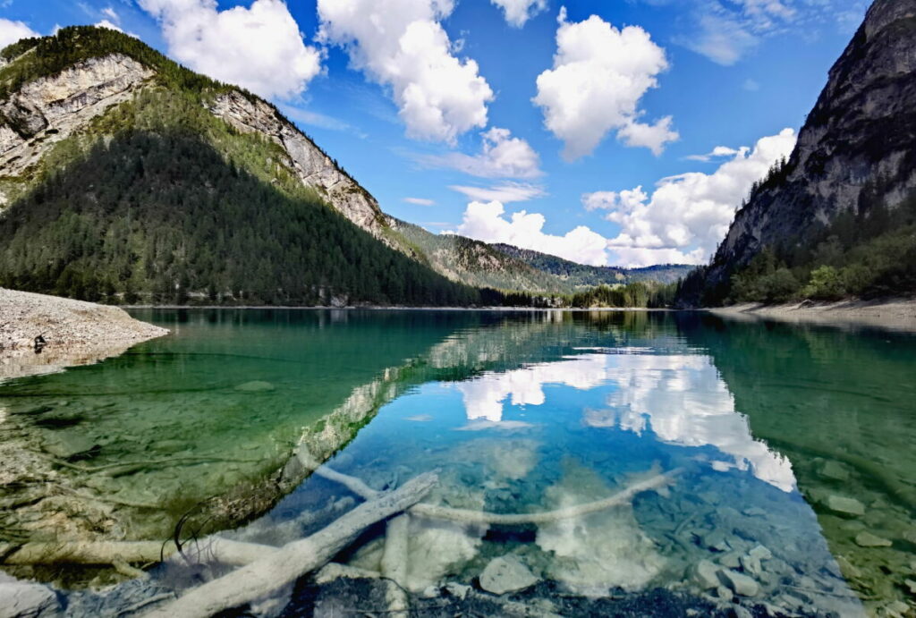 Blick von Süd nach Nord auf dem Pragser Wildsee Rundweg