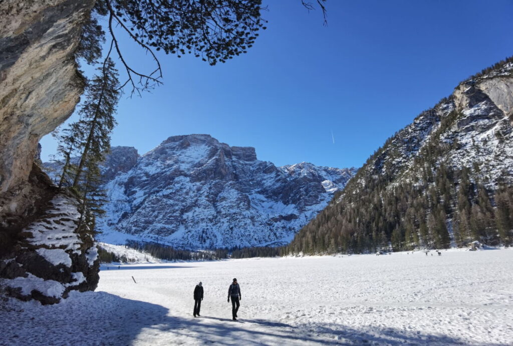Der Pragser Wildsee Winter - Winterwandern in einer traumhaften Landschaft in Südtirol