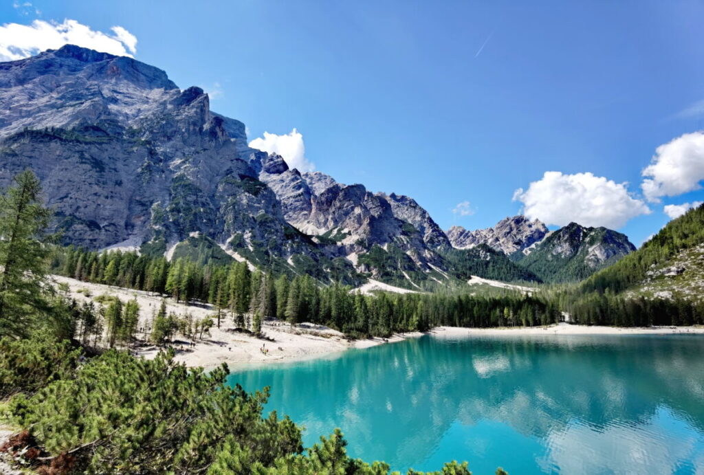 Dai Parcheggi Lago di Braies verso questa bellissima natura.