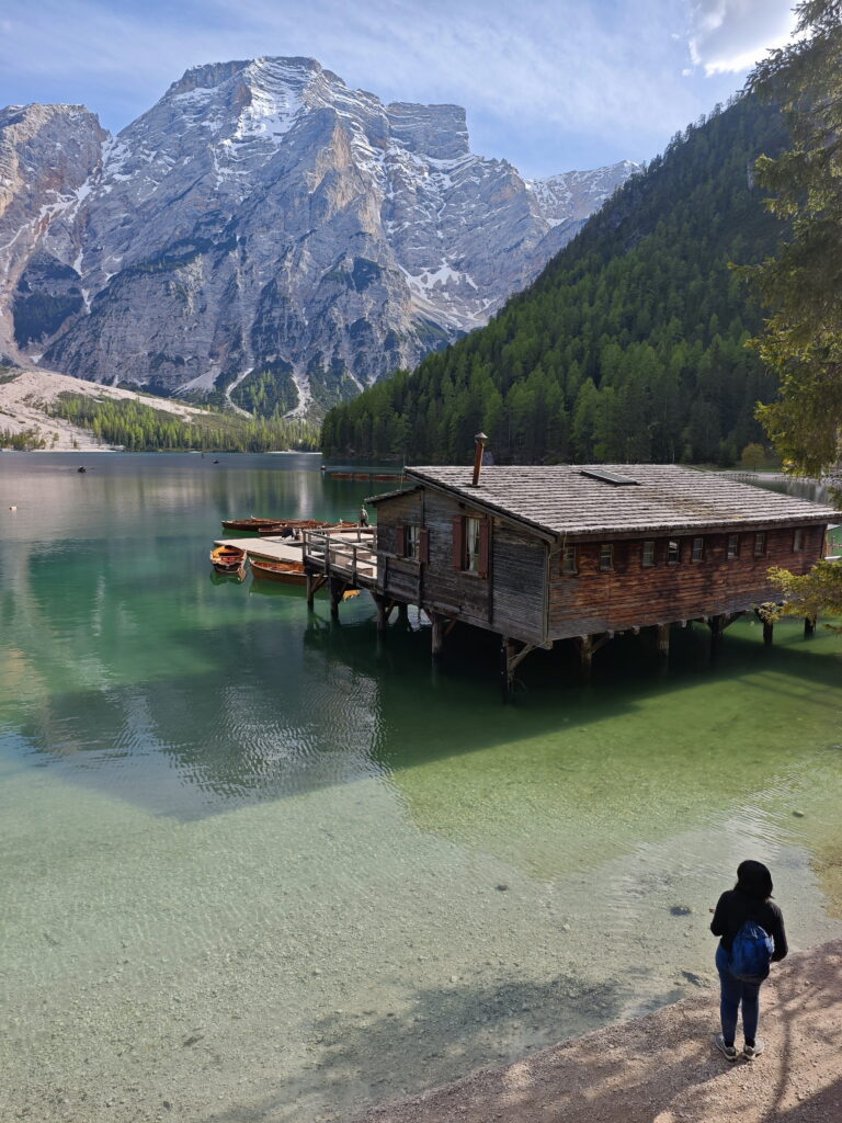 Der berühmte Pragser Wildsee in den Dolomiten