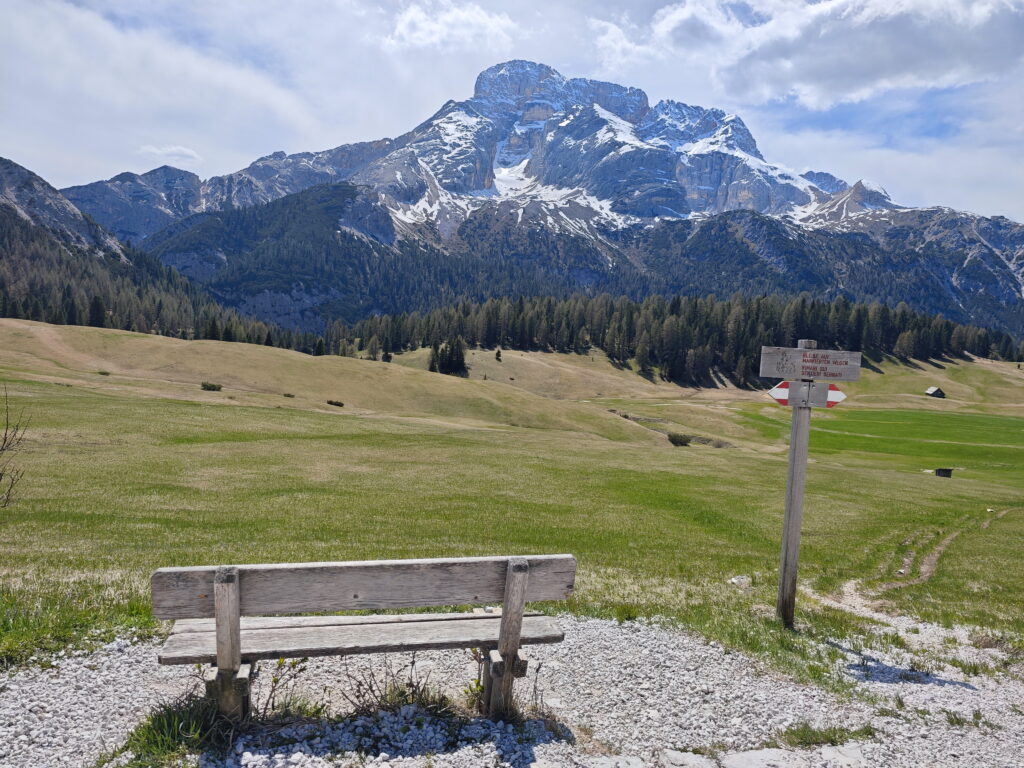 Auf einer der Bänke auf der Plätzwiese eine Pause machen und das Panorama genießen