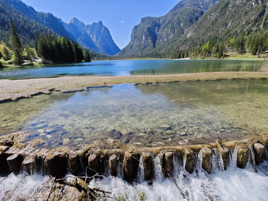 Toblacher See Blick von der Brücke aus