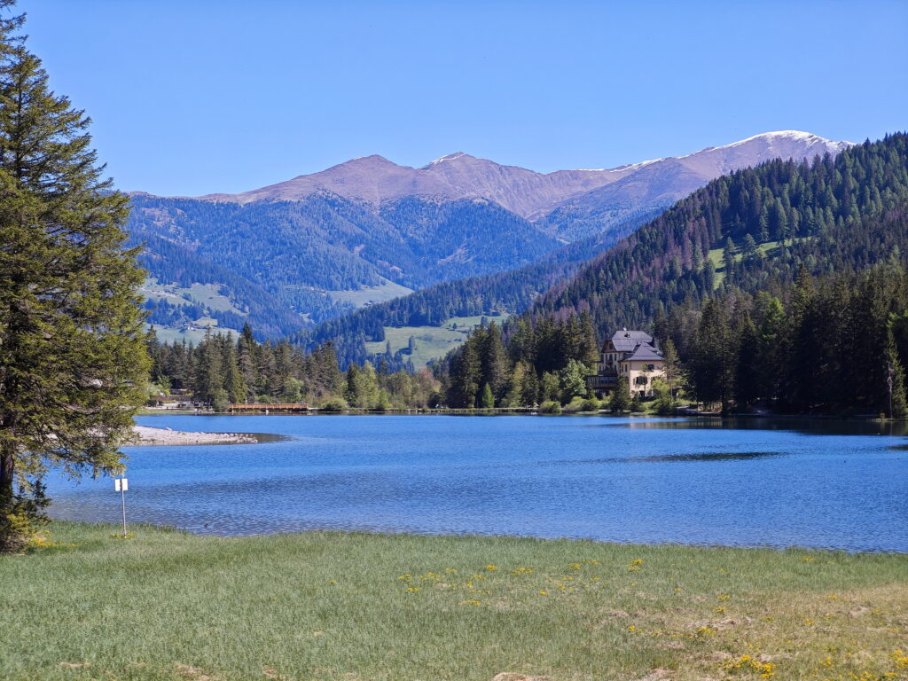 Toblacher See Wanderung - der Ausblick vom Aussichtsturm