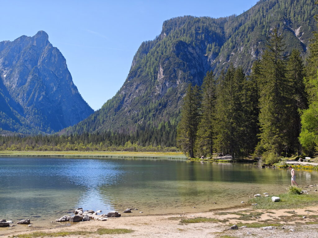 Im Toblacher See baden - mit Bergblick